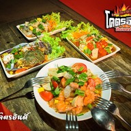 โคตรอินดี้ ปิ้งย่างหม่าล่า สเต็ก ยำ