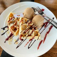 ไอติมใส่ใจ.......  กว่า 90 รส เบเเกอรีๆ วีเเกน 0% ไขมันทรานส์ "ทำเองใส่ใจ" .... ปลอดภัยจากสารกันเสีย