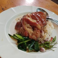 เมนูของร้าน ร้านป้าเล็กกล้วยทอด  ขายทุกอย่างค่ะ ร้านกล้วยทอด ไข่เต่า บ้าบิ่น แซนวิช สลัด กาแฟ