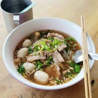 โกเกี๋ยง เกาเหลาเนื้อตุ๋น หมูตุ๋น ริมคลองสามชัย