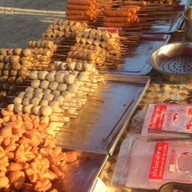 ลูกชิ้นทอดน้ำจิ้มสูตรโบราณ ลพบุรี