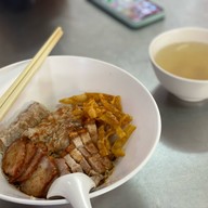 เจ๊จู บะหมี่ไข่แท้ไก่ตุ๋น