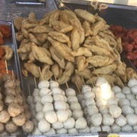 ลูกชิ้นทอดน้ำจิ้มสูตรโบราณ ลพบุรี