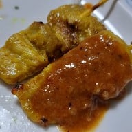 เมนูของร้าน หมูสะเต๊ะฮ่องเต้ คุณสุวรรณ์ ตลาดด่านศรีนครินทร์