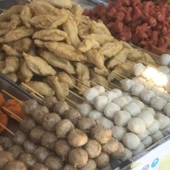 ลูกชิ้นทอดน้ำจิ้มสูตรโบราณ ลพบุรี