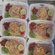 เมนูของร้าน ราดหน้าหม้อดิน