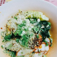 ชายสี่ บะหมี่เกี๊ยว หน้าโรงพยาบาลพิจิตร