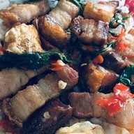 หน่อย Emquartier