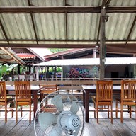 นายจิน ไก่อบโอ่ง