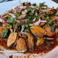 ยำสามแยก