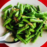 น้องอุ๋ม