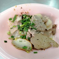 เมนูของร้าน รุ่งเรือง (ตั๋ง) ก๋วยเตี๋ยวหมู สุขุมวิท26 เจ้าเก่า สุขุมวิท 26