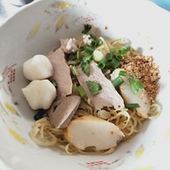 ก๋วยเตี๋ยวเจ๊นิ ริมน้ำ เจ้าเก่า