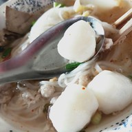 ก๋วยเตี๋ยวเจ๊นิ ริมน้ำ เจ้าเก่า