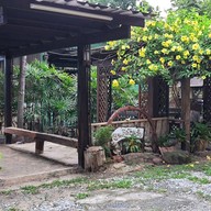 สวนอาหารเรือนปีกไม้