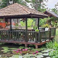 สวนอาหารเรือนปีกไม้