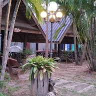 สวนอาหารเรือนปีกไม้