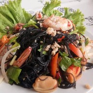 อยากโชว์ slow bar สุพรรณบุรี