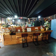 ที่นี่...นครแพร่ คอฟฟี่  (เปลี่ยนเป็น ปั๋นปอนด์) จะเปลี่ยนชื่อเป็นร้าน. ปั๋นปอนด์