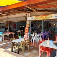 หน้าร้าน ก๋วยเตี๋ยวคุณยาย