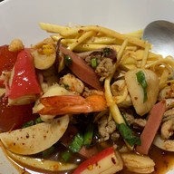 เมนูของร้าน ป้าใจดียำมะม่วงปูม้า