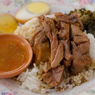 เมนูของร้าน ข้าวมันไก่ศรีวัย ( ข้างโรงแรมสีหราช )