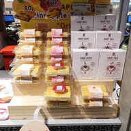 บรรยากาศ Ya Kun Kaya Toast King Power รางน้ำ