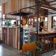 Laan-Tim's Cafe'&Gallery