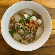 ก๋วยเตี๋ยวไก่ป้าแอ๊ด (ไก่บ้าน)