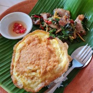 กระเพราในตำนาน สวนกระแส ต.งิ้วราย อ.นครชัยศรี จ.นครปฐม