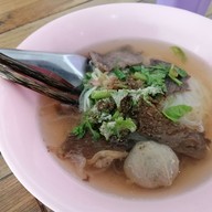 ก๋วยเตี๋ยวลูกชิ้นปู่โย่งลําปาง