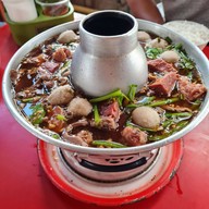 เต๋าอร่อยแตกซิกเกาเหลา-เนื้อตุ๋น-หมูตุ๋น-ตีนไก่ตุ๋น