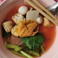 ก๋วยเตี๋ยวไก่ฉีกต้มยำรสมะนาว เซเว่นเจริญพัฒนา(ตรงข้ามบริษัทฟังก์ชัน/เอื้อรามอินทรา 117)