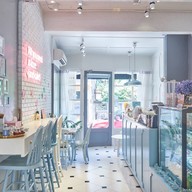 Little Baker Cafe and Studio จอมพล