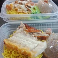 มาลีเป็ดย่าง-หมูกรอบ หน้าโรงแก้ว