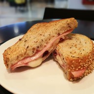 เมนูของร้าน Starbucks MRT พหลโยธิน (ทางออก 2/3/4)