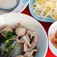 ชื่นก๋วยเตี๋ยวเรืออยุธยา เลียบคลองสอง