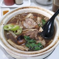 เมนูของร้าน เสรีแต่เตี้ยม ตลาศาลเจ้า
