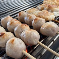 เจ๊ตึ๋งลูกชิ้นปิ้ง ตลาดนัดหาดวอน เปิดเฉพาะ วันจันทร์ กับ วันศุกร์