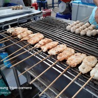 เจ๊ตึ๋งลูกชิ้นปิ้ง ตลาดนัดหาดวอน เปิดเฉพาะ วันจันทร์ กับ วันศุกร์