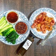 เจ๊ตึ๋งลูกชิ้นปิ้ง ตลาดนัดหาดวอน เปิดเฉพาะ วันจันทร์ กับ วันศุกร์