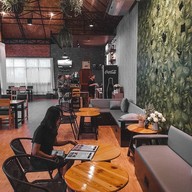 GOODTIME.cafe & ครัวบางไผ่ แปดริ้ว