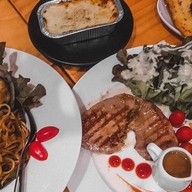 GOODTIME.cafe & ครัวบางไผ่ แปดริ้ว