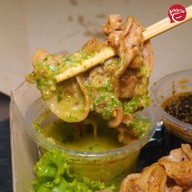 เมนูของร้าน ย่างให้ แปดริ้ว
