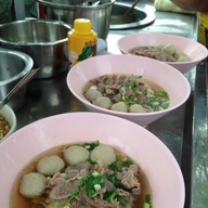 ก๋วยเตี๋ยวลูกชิ้นแชมป์ หน้าโรบินสัน