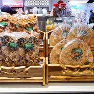 ป้าหงษ์ขนมไทย Mahanakhon Thai Taste Hub