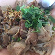 เมนูของร้าน นายอ้วน ก๋วยเตี๋ยวเนื้อ/หมู