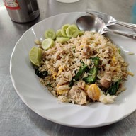 ราดหน้าหมูหมักยอดคะน้า ลาดพร้าว80