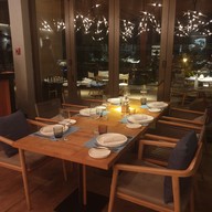 บรรยากาศ Pebbles Bar and Grill