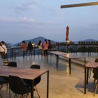 บรรยากาศ The Barn : Chocolate.cheese.bar&grill